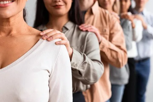 smiley-people-touching-shoulders-group-therapy-session